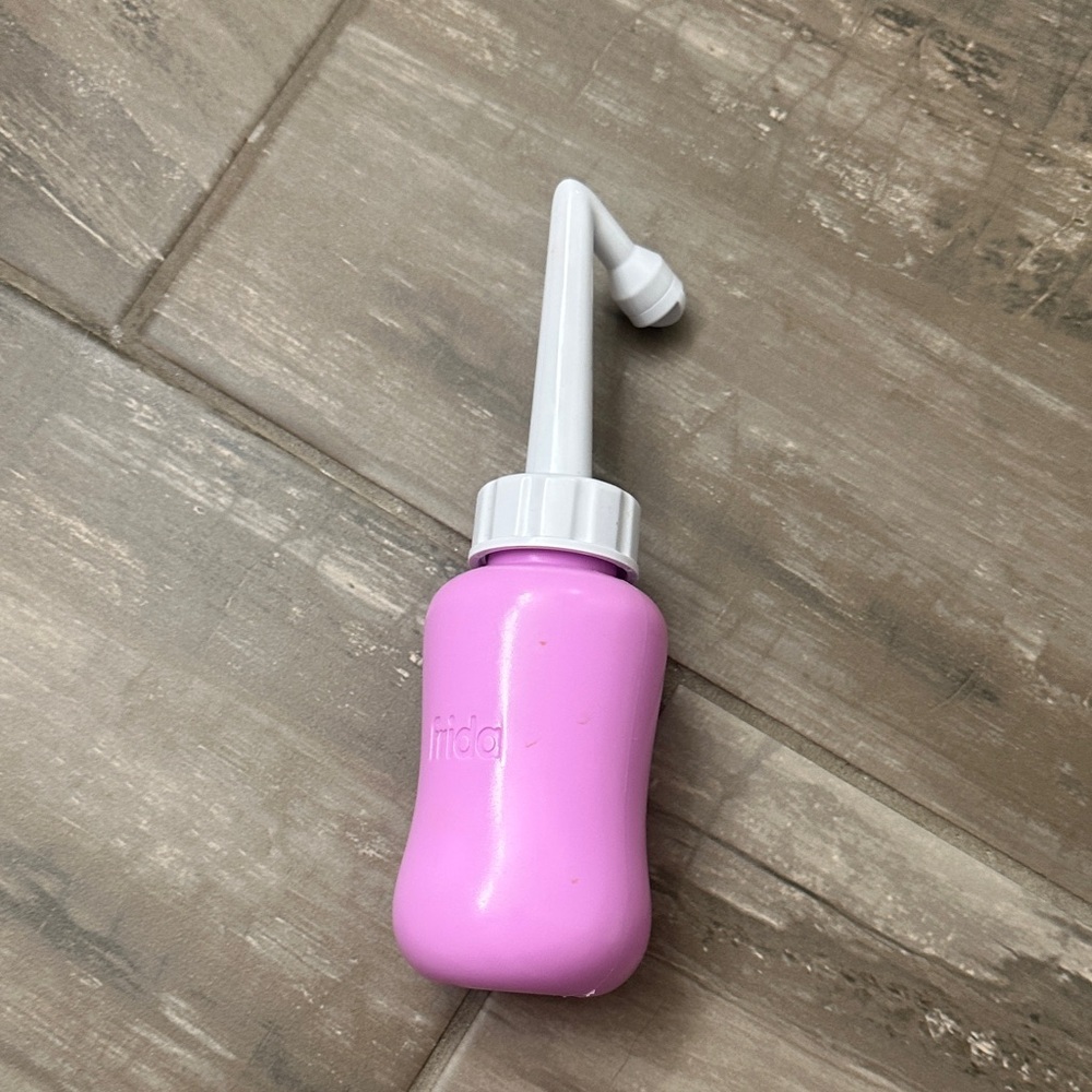 Frida Mom Pink Peri Bottle